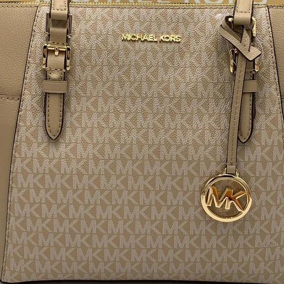 MICHAEL KORS
Charlotte Large Logo and Leather Top-Zip Tote Bag Bisque Mu… - Picture 14 of 16